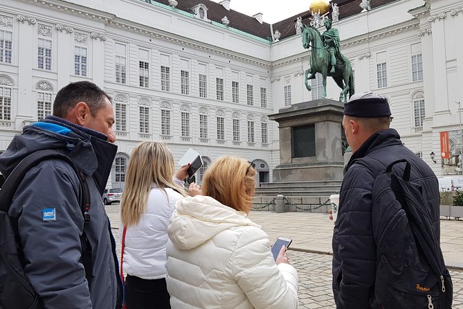 Private City Discovery walk - Historical Treasure hunt - Key Points at a Glance