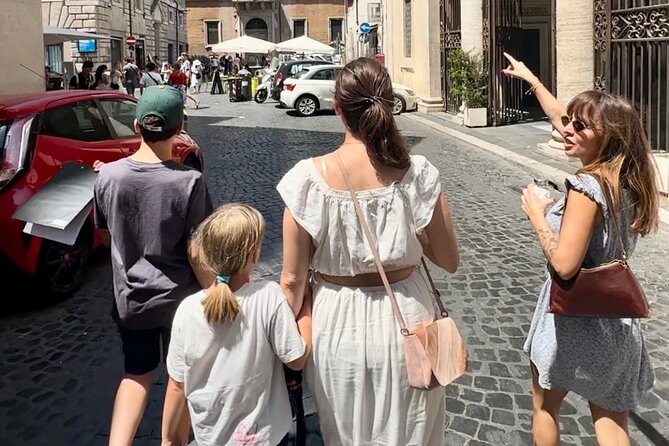 Private Family Scavenger Hunt & Art Lab Tour – Rome Landmarks - Piazza Navona and the pleasure of looking closely