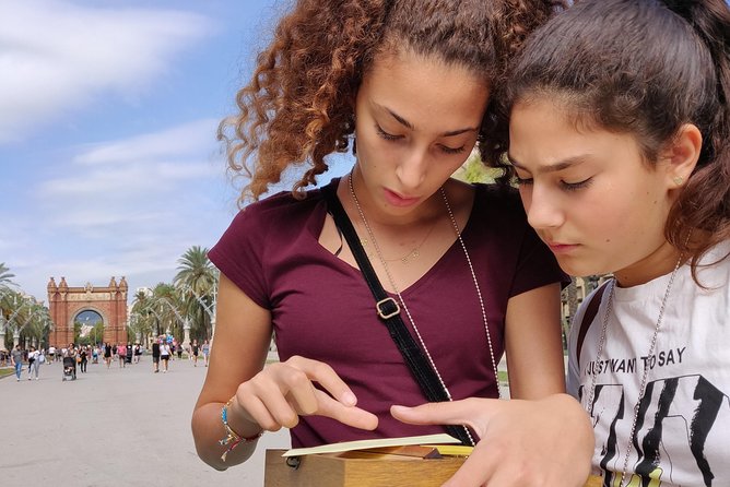 Private Family Treasure Hunt | Guided, fun & 100% Offline | Xventura Barcelona - A Barcelona tour that gives kids a job to do
