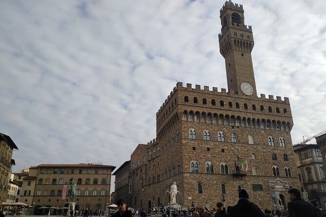 Private Kids Treasure Hunt in Palazzo Vecchio. Timed entry! - Entering Palazzo Vecchio through its changing identities