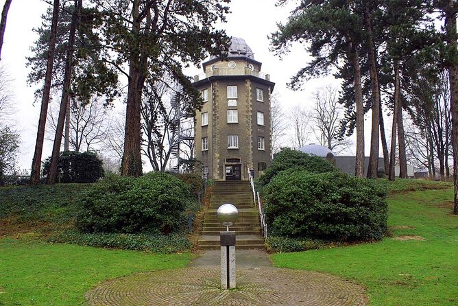 Private scavenger hunt around the Ruhrfestspielhaus Recklinghausen - Starting at Otto-Burrmeister-Allee 1