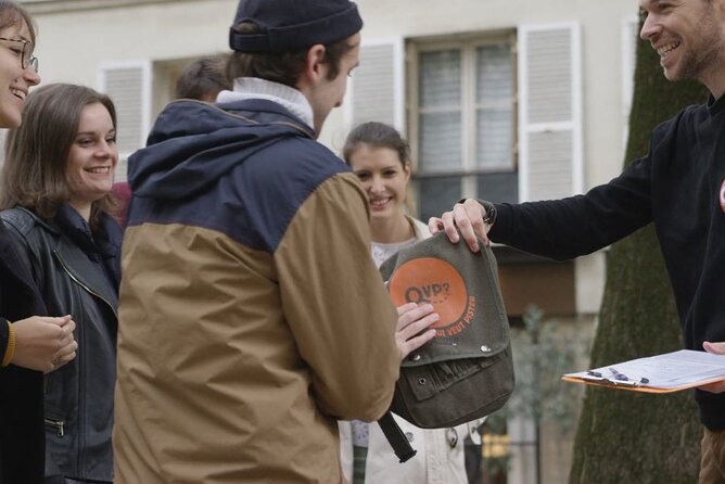 Private Scavenger Hunt in Montmartre - What the detective kit adds