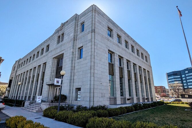 Reno: Scavenger Hunt Walking Tour and Game - The Reno Arch and a familiar city symbol