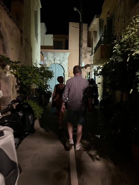 Rethymno Scavenger Hunt: Pirates, Food, Alcohol & Treasures - The team format changes the feel of the walk