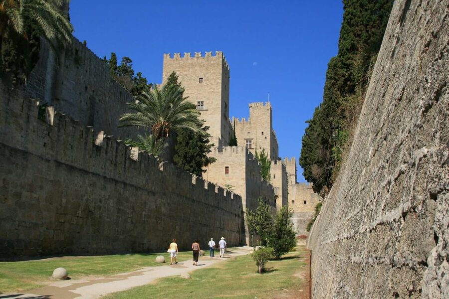 Rhodes: Private Medieval City Treasure Hunt with Food Stop - Who will enjoy this most?