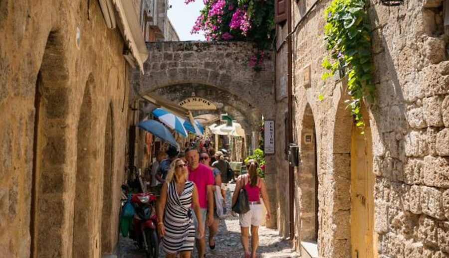 Rhodes: Private Medieval City Treasure Hunt with Food Stop - Solving clues with your phone