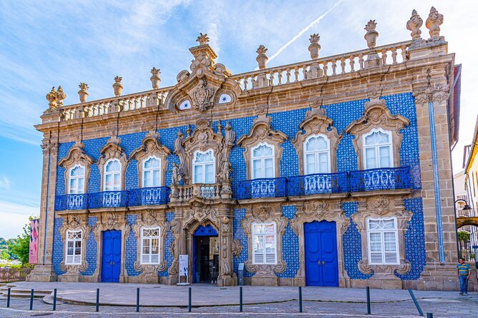 Roman Heritage of Braga: Self-Guided Puzzle Adventure - Short clues on Andrade Corvo Street and Rua da Violinha