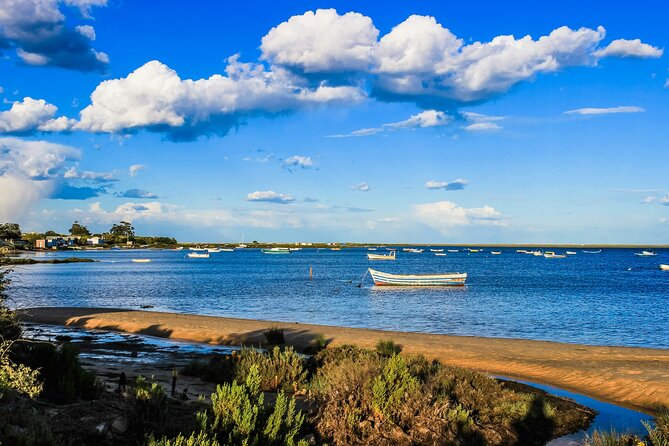 Romantic Faro: Whisper of Love Exploration Game and Tour - Passing through Arco da Vila