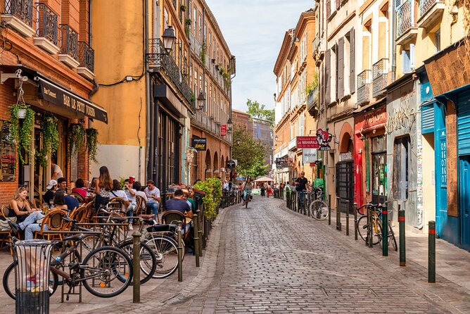 Romantic Toulouse: Self-Guided Love Story Puzzle Walk - A love story begins at Place du Capitole