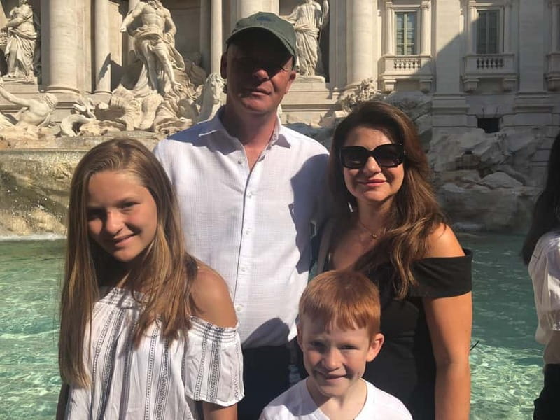 Rome: Scavenger Hunt For Kids with Prizes around City Center - Searching for clues around the Trevi Fountain