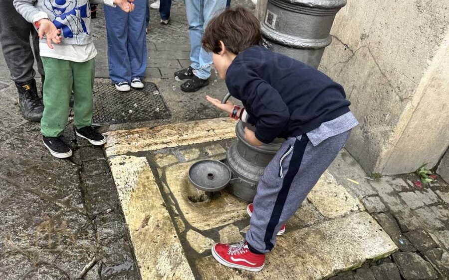 Rome: Treasure Hunt for Kids and Families Trevi and Pantheon - The Spanish Steps and Rome’s central streets