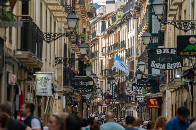San Sebastian Scavenger Hunt & Highlights Self Guided Audio Tour - Aquarium, Gipuzkoa Plaza, and Alderdi Eder Park