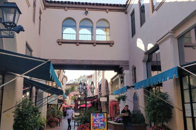 Santa Barbara Scavenger Hunt Walking Tour and Game - Key points at a glance