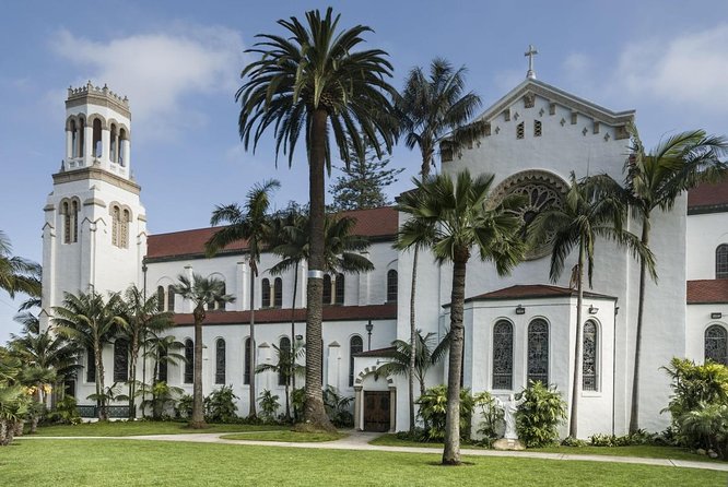 Santa Barbara Scavenger Hunt Walking Tour and Game - State Street brings the route back to city life