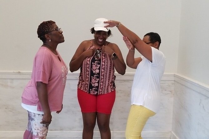 Savannah City Scavenger Hunt Excursion by Wacky Walks - Riddles, objects, and the search between stops