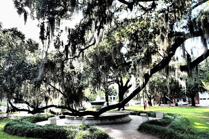 Savannah Scavenger Hunt Adventure - Colonial Park Cemetery
