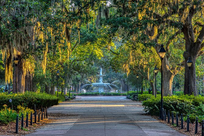 Savannah Scavenger Hunt and Highlights Self Guided Audio Tour - Ten stops that show Savannah’s historic center