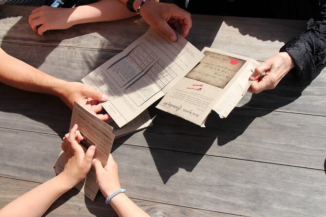 Self-Guided Mystery Hunt by Dam Square in Amsterdam - Starting at Dam Square and Damstraat