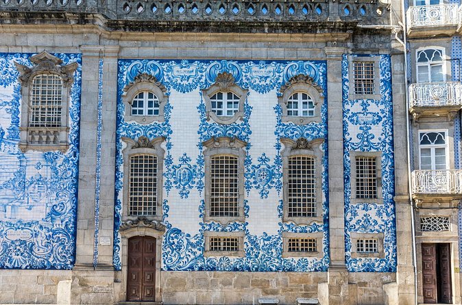 Self-Guided Scavenger Hunt and Tour in Porto - Ribeira and the Dom Luis I Bridge