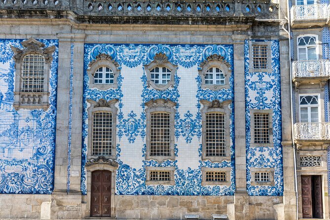 Self-Guided Scavenger Hunt and Tour in Porto - Languages, phones, and group size