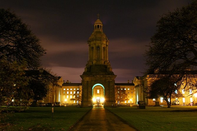 Self-Guided Scavenger Hunt: Dublin Adventure - Crossing Ha’Penny Bridge with a camera ready