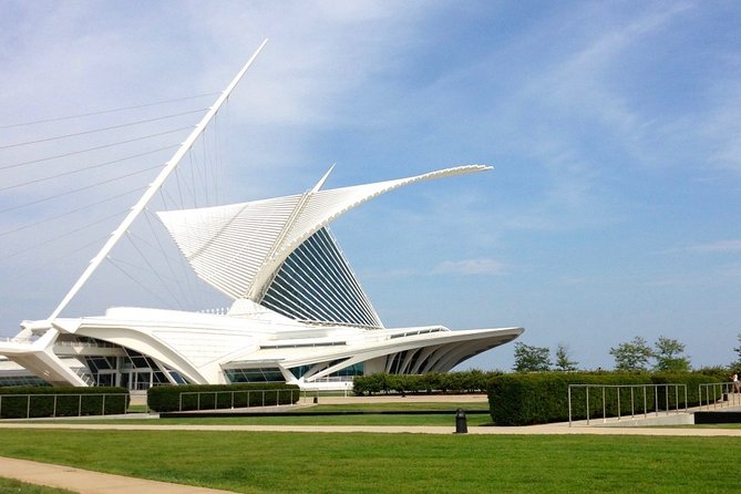 Self-Guided Scavenger Hunt: Milwaukee A Splash of Color - Starting at the Milwaukee Art Museum