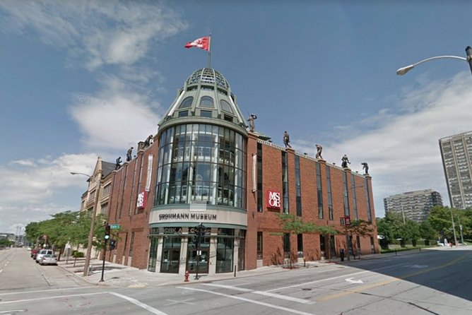 Self-Guided Scavenger Hunt: Milwaukee A Splash of Color - The Pfister Hotel and Grohmann Museum