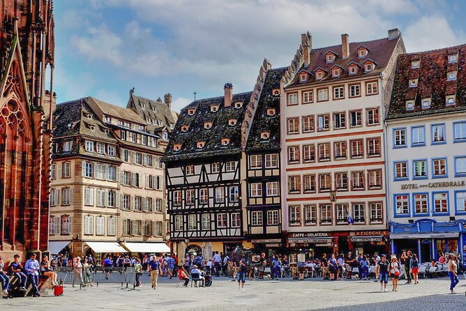Strasbourg Scavenger Hunt and City Highlights Walking Tour - The cathedral area and Saint Thomas Church
