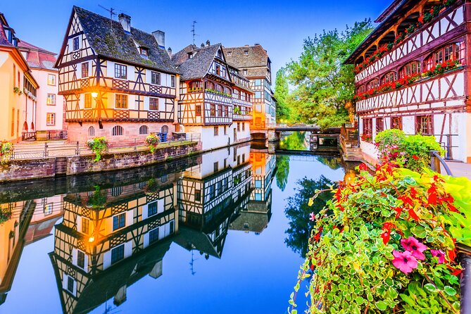 Strasbourg Scavenger Hunt and Highlights Self-Guided Audio Tour - Saint Thomas Church and Place Gutenberg
