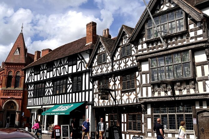 Stratford-upon-Avon: Self-Guided Walk & Interactive Treasure Hunt - The River Avon and a chance to pause