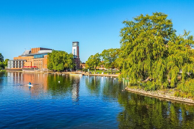 Stratford-upon-Avon: Self-Guided Walk & Interactive Treasure Hunt - New Place and the Guild Chapel