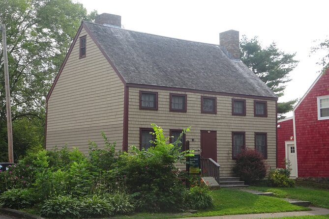 Sydney Cape Breton Self-Guided Walking Tour and Scavenger Hunt - City Hall and the Cape Breton crest