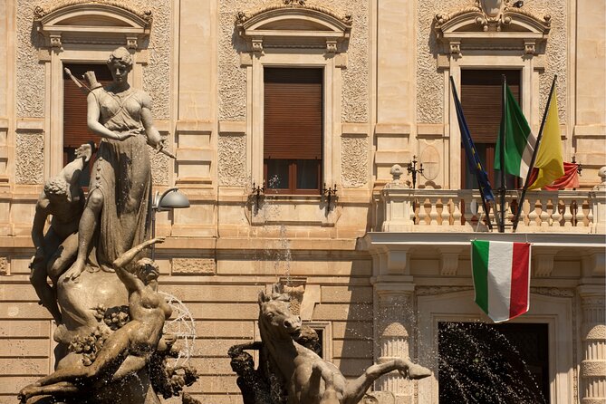 Syracuse Scavenger Hunt & Highlights Self Guided Audio Tour - The Ortigia market is a useful built-in break