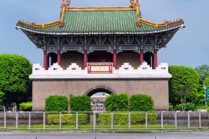 Taipei Scavenger Hunt and Sights Self-Guided Tour - A sightseeing game that keeps you moving
