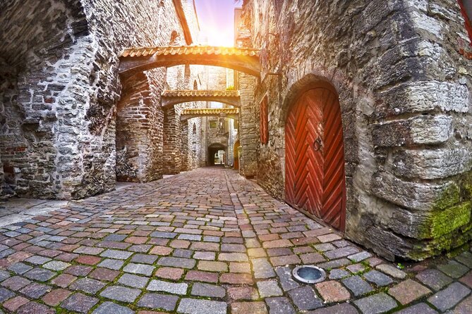Tallinn Scavenger Hunt and Highlights Self Guided Audio Tour - Key points at a glance