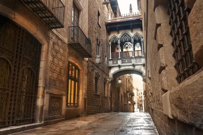 Tarragona Scavenger Hunt and Highlights Self Guided Audio Tour - From local monuments to Font del Centenari