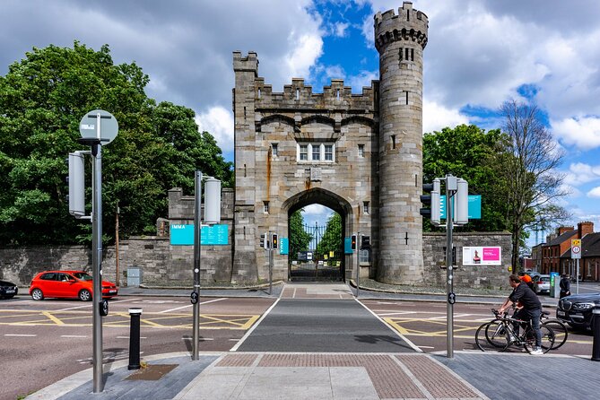 The Dublin Incident: Alien, Whiskey & Clues Exploration Game - The Irish Museum of Modern Art adds a change of pace