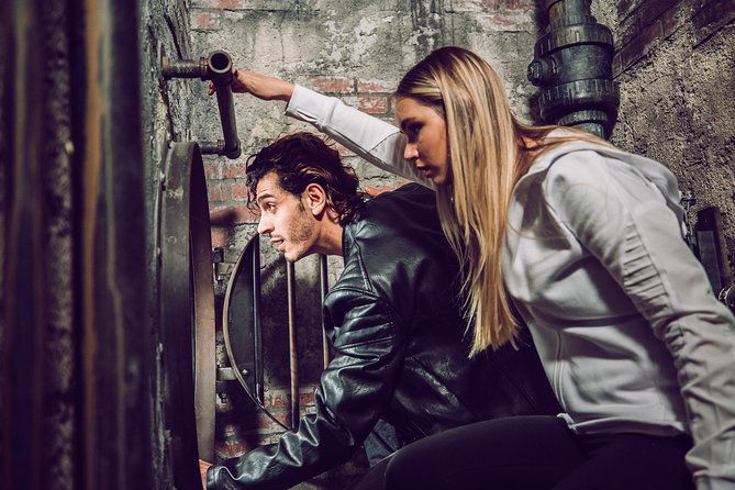 The Escape Game: Epic 60-Minute Adventures at Grapevine Mills - Group size, shared teams, and age rules