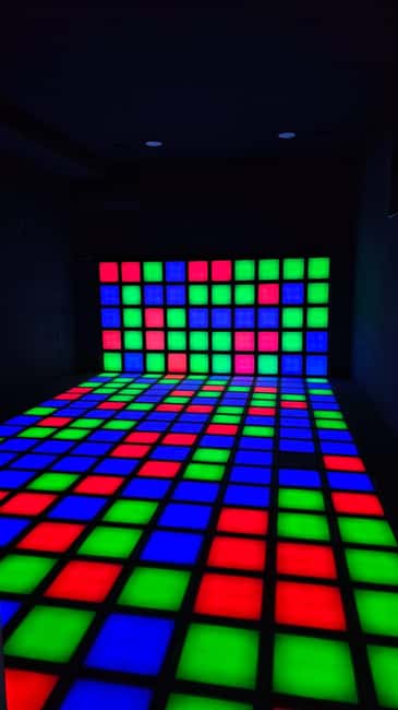 The Floor is Lava in Tirana Escape Room - Harder Levels: Speed, Balance, and Teamwork