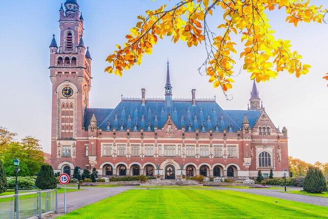The Hague Scavenger Hunt and Highlights Self Guided Audio Tour - Mauritshuis and the central museum quarter