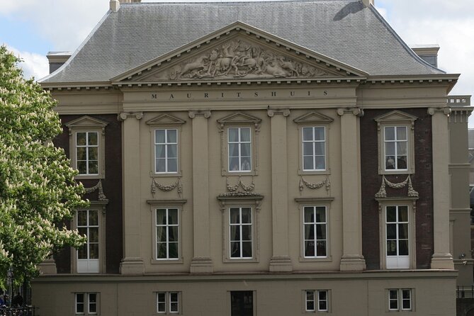 The Hague Scavenger Hunt and Highlights Self Guided Audio Tour - Noordeinde Palace and the royal setting