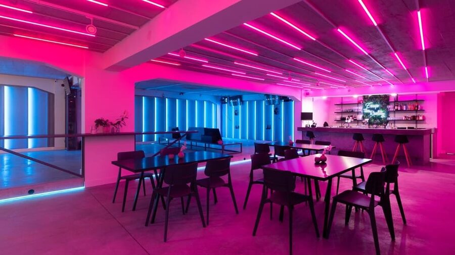 The Hague: VR Escape Room for 2 - 4 people - The 90-minute schedule, from briefing to bar