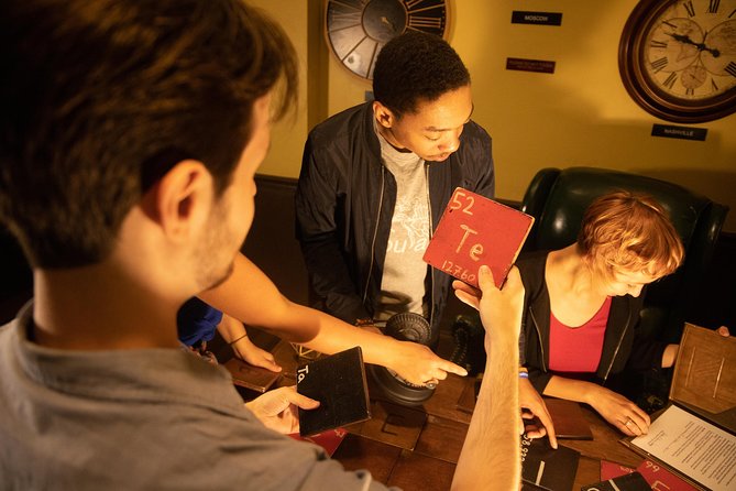 The Inheritance Mystery Escape Room - Hosts Who Keep Stuck Teams Moving