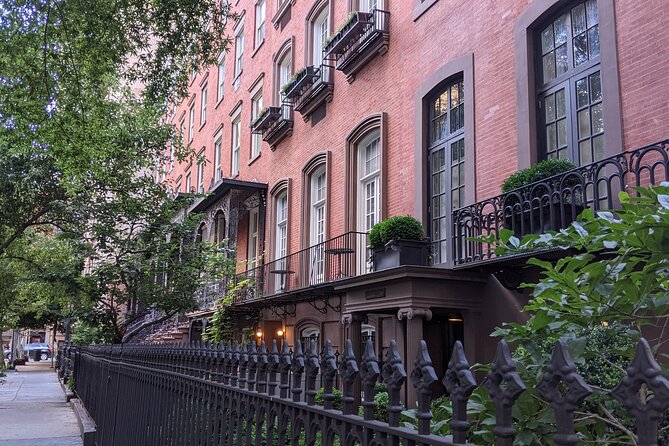 Time Warp in Flatiron: NYC Self-Guided Puzzle Quest - Who will enjoy this city game most