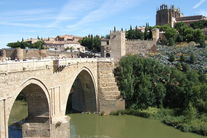 Toledo Scavenger Hunt and Highlights Self-Guided Tour - Why the 2.8-kilometer route may take two hours