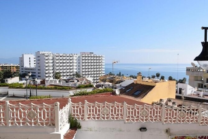 Torremolinos with Picasso Clues Self Guided Treasure Hunt - Plaza de la Independencia and street-level clues