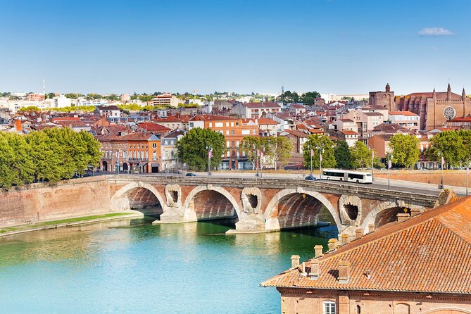 Toulouse "Ville Rose": Interactive Game & Walking Tour - Crossing the Garonne at Pont Neuf