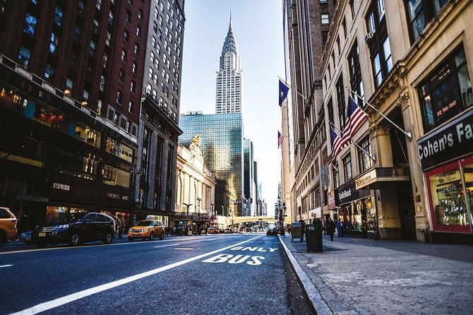 Treasure hunt in Midtown with New York in French - Starting at OCabanon on West 29th Street