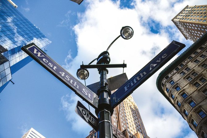 Treasure hunt in Midtown with New York in French - What the French-language connection means