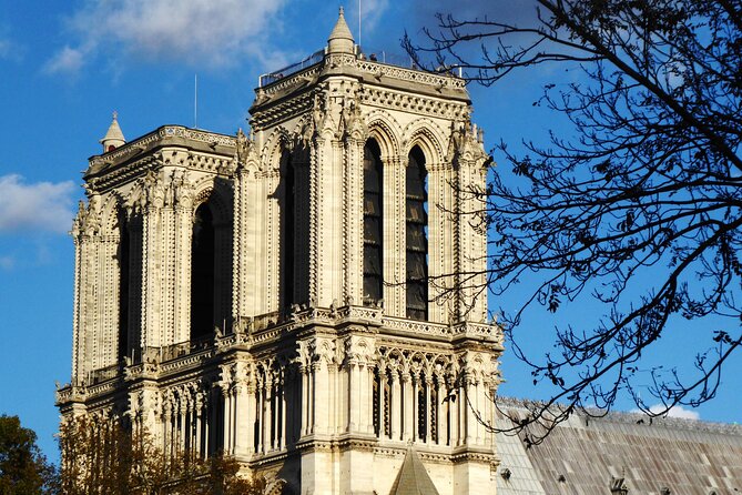 Treasure Hunt in Paris – From the Panthéon to the Louvre - Finishing with the chest at the Louvre